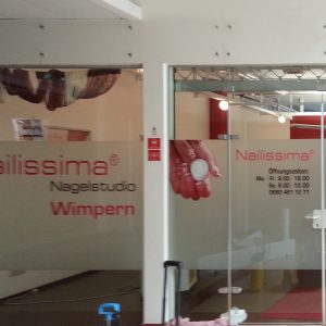 Schaufensterbeklebung für Nailissima Nagelstudio & Wimpern